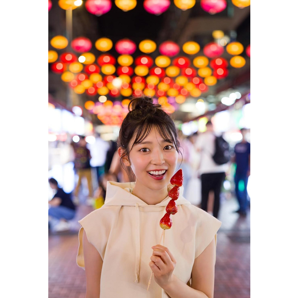 阪口珠美 しあわせの保護色 乃木坂46 生写真 表題 直筆サイン 日版乃木坂46 阪口珠美1st寫真集「青いバラ」乃木坂46 阪口珠美
