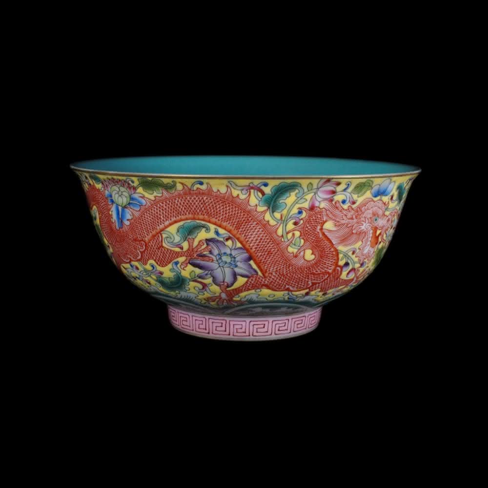 黄地粉彩鳳凰文平小碗 大清乾隆年製 A fine and large yellow-ground famille-rose 'floral' bowl