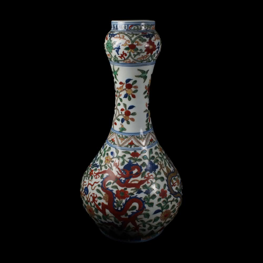 龍紋陶磁器　花瓶 五彩龍紋蒜頭瓶- 故宮