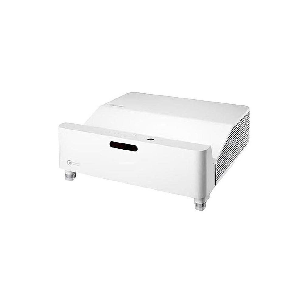 Optoma 奧圖碼 AZH430UST 商務雷射投影機，採用超短焦 0.253:1 投射比例，距離僅 0.17m 即可投射 80 至 130 吋 Full HD (1920x1080) 大畫面。4000 ANSI 流明亮度與 300,000:1 高對比，適合會議室或教育環境。雷射光源壽命長達 30,000 小時，內建喇叭支援 HDMI 介面，尺寸 327x327x109.6cm 輕巧僅 6.08kg，三年保固（需註冊），BSMI 認證 R39833，高效能投影解決方案。