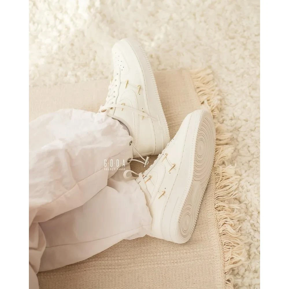 【NIKE】 AIR FORCE 1 '07 白金4連スウッシュ FV3654-111 Nike Women's Air Force 1 '07 LX 