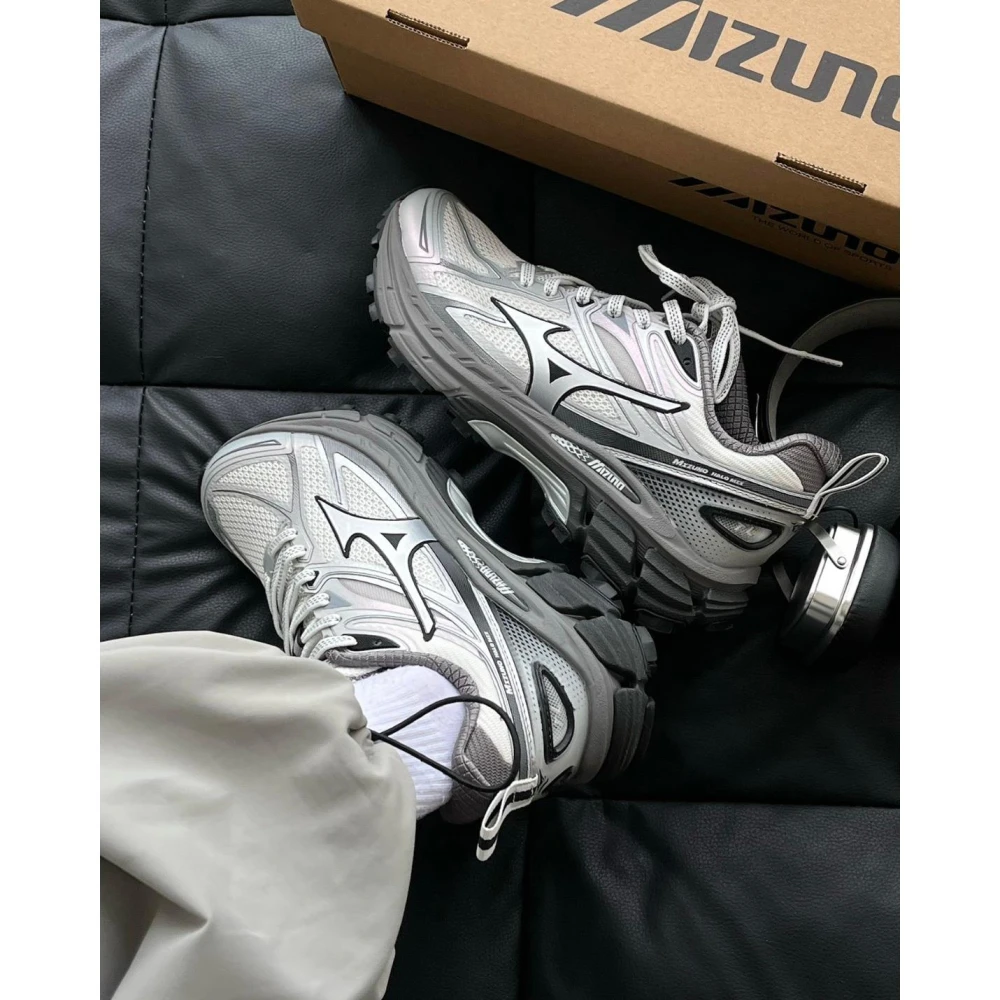 MIX1～20美品 レースレスなミニマルなシルエットが新しい、adidas Originalsの