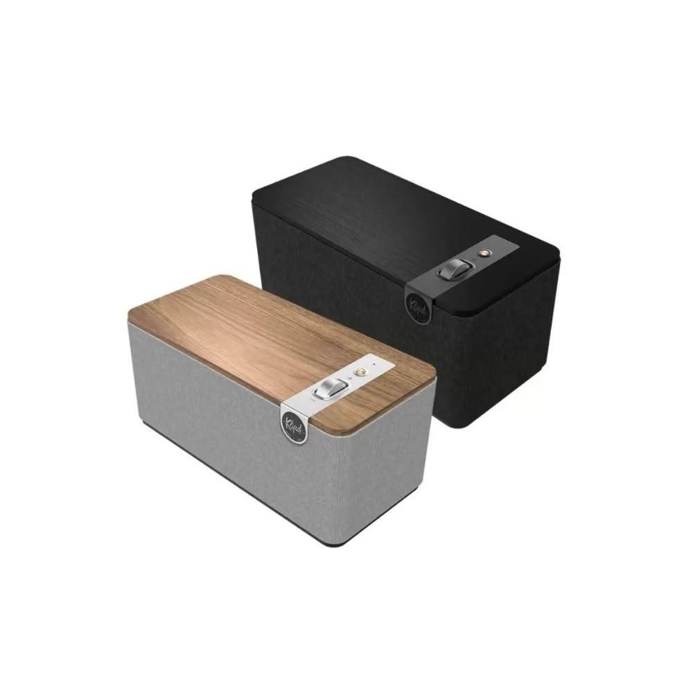  Klipsch The Three Plus 是一款頂級 2.1 聲道音響，帶來強勁低音與清晰高音，完美適閤家庭娛樂。支援藍芽連線，無需認證，適用於多種場景，提供其他進階功能，享 1 年保固，盡情沉浸在優質音質世界。 