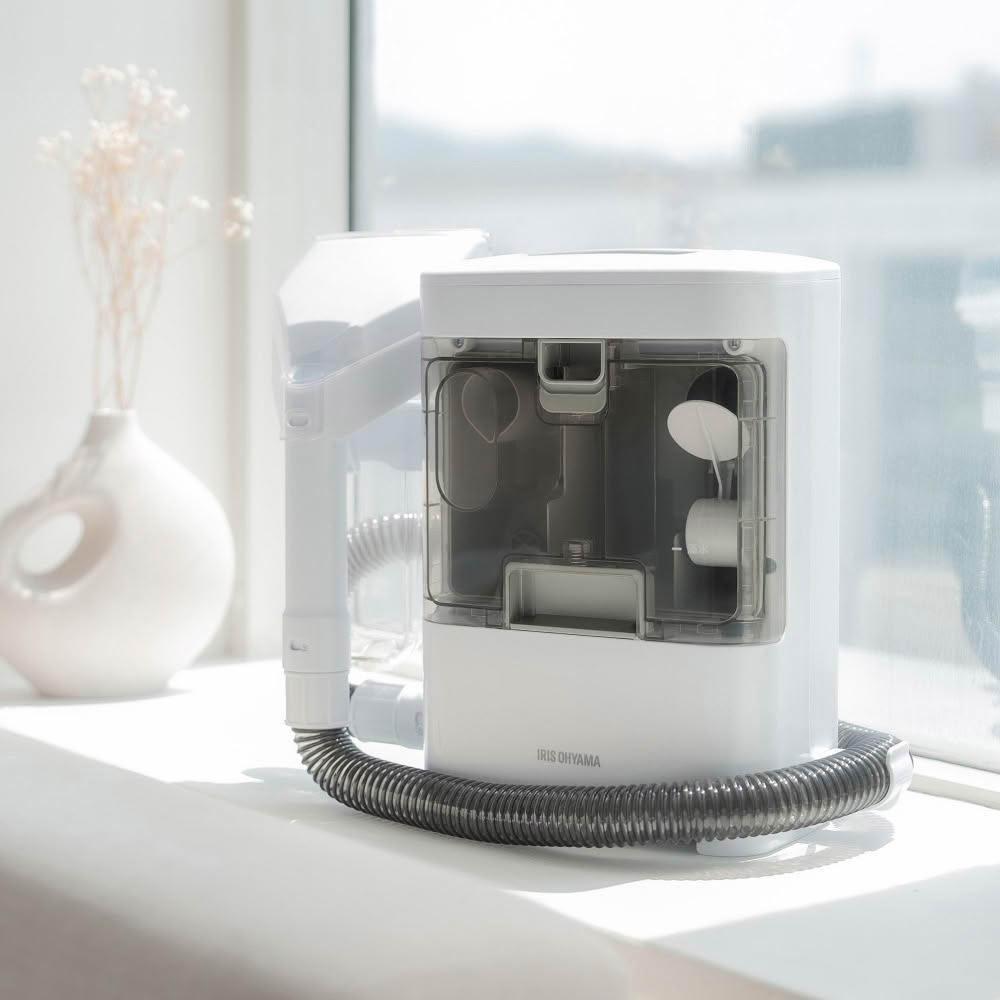 IRIS OHYAMA 愛麗思歐雅瑪日本 RNS-301B 是高品質日本原裝進口 LED 間接照明燈具，提供柔和均勻光線，適合臥室、客廳或書房使用。低功耗設計，壽命長達 40,000 小時，無紫外線傷害眼睛，輕鬆營造溫馨居家氛圍。安裝簡易，支援調光功能，結合時尚外型與實用性，提升居家美學與舒適度。這款燈具節能環保，有效改善室內光線品質，是 LED 間接照明與調光燈具愛好者的完美選擇。