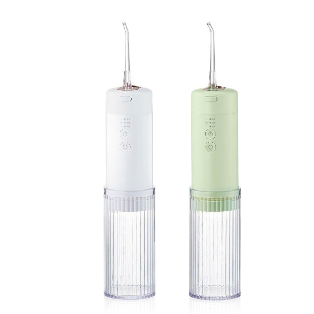  KINYO IR-1008 沖牙機是專業潔牙工具，適用成人及兒童，提供清潔、柔動、按摩三種模式，支援多段式水壓調節。全機防水設計，尺寸 W56xH230xD56 mm，重量僅240g，USB充電方便攜帶。配件包含標準噴頭x2、牙套噴頭x1、舌刮噴頭x1、收納袋x1及充電線x1。多色組合選擇，產地中國，享1年保固。個人衛生用品，一經拆封使用將影響退貨許可權。完美適合日常口腔護理，提升潔牙效果。 