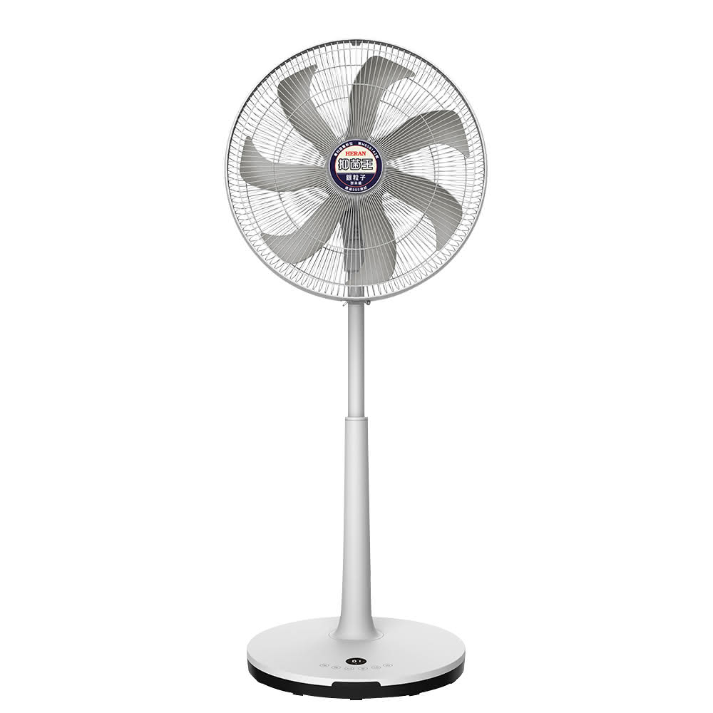  HERAN 禾聯 HDF-16AH76G 桌立扇採用奈米銀直流電技術，具備遙控自動擺頭、預約定時設定與遠端遙控功能，提供舒適風力與高效節能。風速三段調節，葉數七片式設計，適用於家庭、辦公室等場景。產品尺寸為 W455 x H835-1100 x D390 mm，重量約 4.8kg，電壓 110V，符合 BSMI 許可標準。 