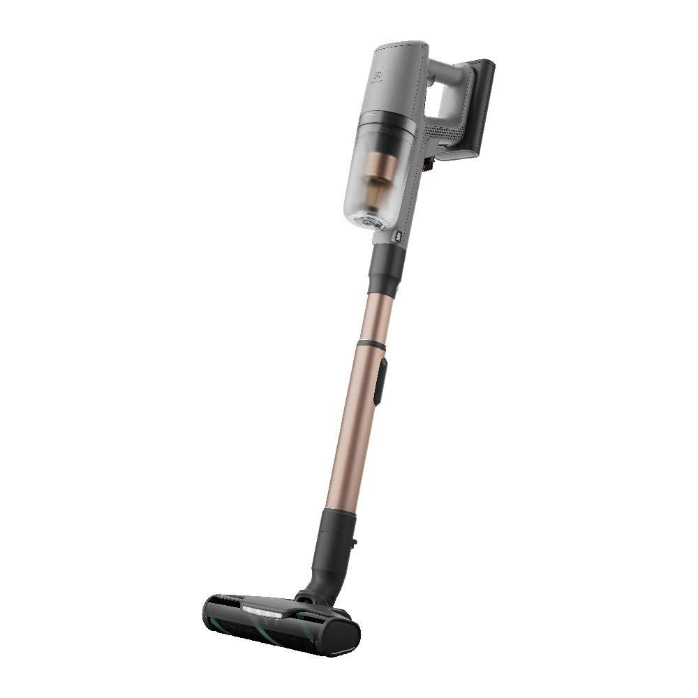 Electrolux 伊萊克斯 EFP81825 無線吸塵器，結合直立式與手持式設計，輕鬆應對地板到高處清潔。灰色系時尚外觀，0.4公升可洗式集塵筒，方便清空不揚塵。電池續航低速90分鐘、高速40分鐘，充電僅4小時。重量3.3kg，中國製造，110V電壓適用臺灣。BSMI認證R33428，享2年保固，高效家用吸塵器首選。